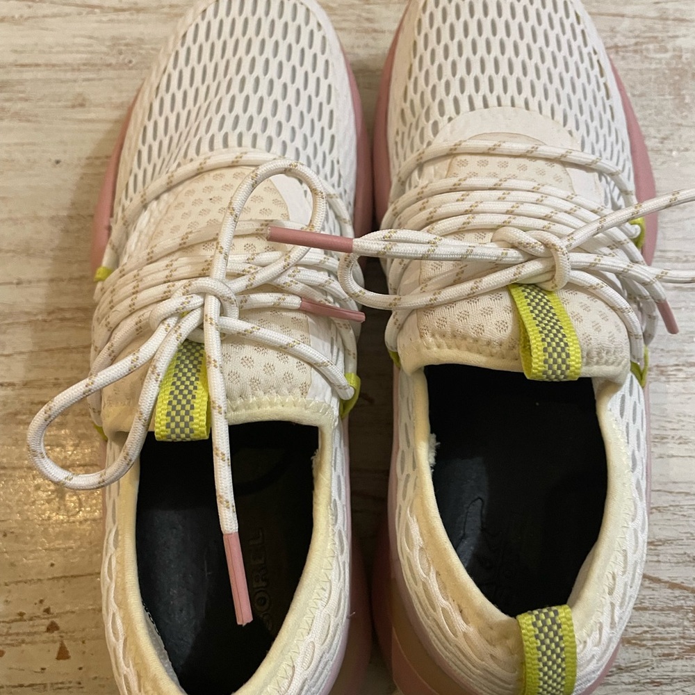 Sorel White and Pink Sneakers